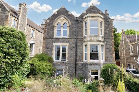 Victorian apartment in central Clevedon location