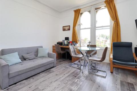 1 bedroom apartment for sale, Victorian apartment in central Clevedon location