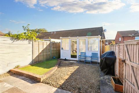 1 bedroom semi-detached bungalow for sale, Within a cul de sac close to Clevedon riverbank walks