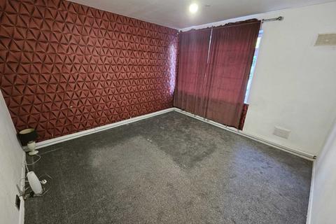 2 bedroom flat to rent, Heather Court, Birmingham