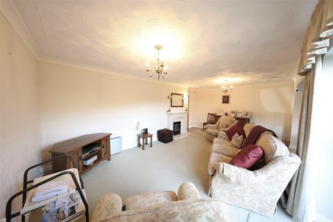 4 bedroom semi-detached house for sale, Saxondale, Hull