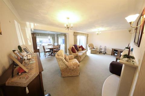 4 bedroom semi-detached house for sale, Saxondale, Hull