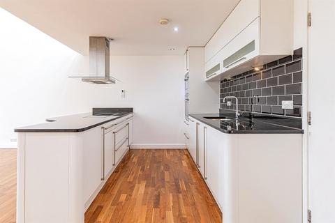 3 bedroom flat to rent, Chart Street, London N1