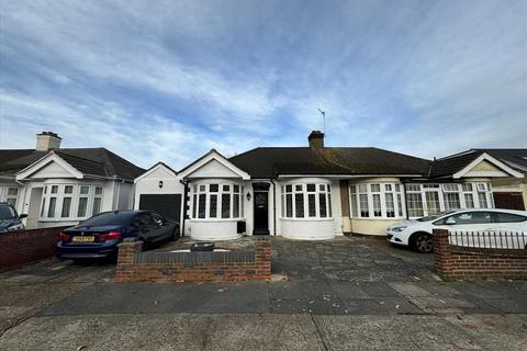 3 bedroom bungalow to rent, Kent Drive, Hornchurhc, Hornchurch