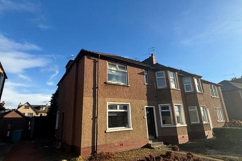 3 bedroom flat to rent, Earnock Avenue, Motherwell