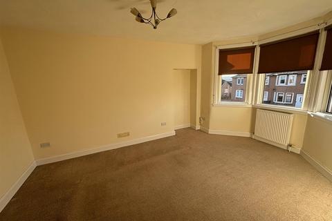 3 bedroom flat to rent, Earnock Avenue, Motherwell