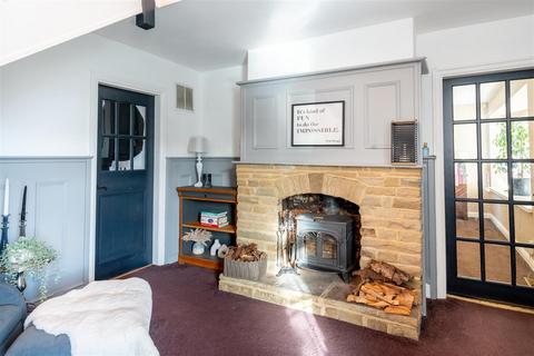 3 bedroom cottage for sale, Burland Terrace, Leeds LS26