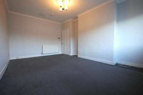 3 bedroom flat to rent, Kirkoswald Road, Glasgow