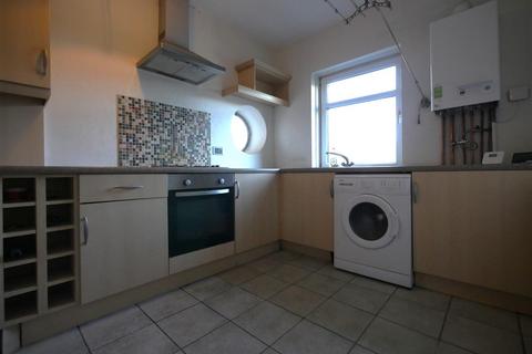 3 bedroom flat to rent, Kirkoswald Road, Glasgow