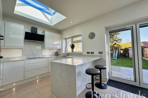 107 Alma Avenue, Hornchurch, RM12 6BS