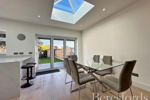 107 Alma Avenue, Hornchurch, RM12 6BS