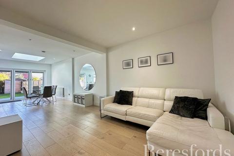 107 Alma Avenue, Hornchurch, RM12 6BS