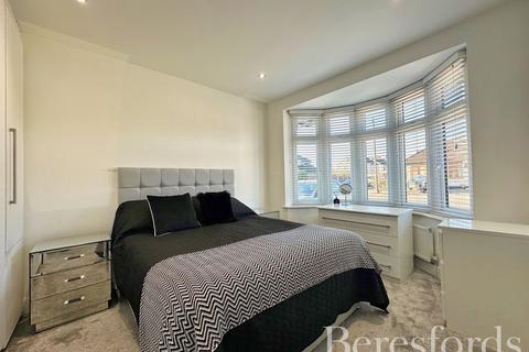 107 Alma Avenue, Hornchurch, RM12 6BS