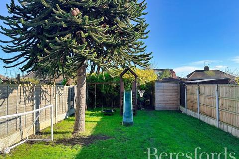 107 Alma Avenue, Hornchurch, RM12 6BS