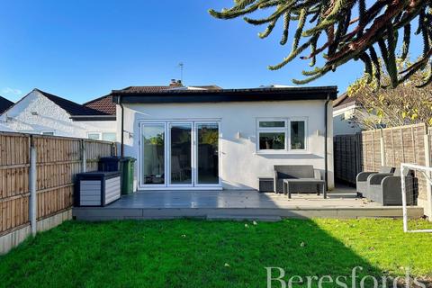 107 Alma Avenue, Hornchurch, RM12 6BS
