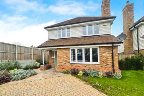 4 bedroom detached house to rent, Warehorne Road Hamstreet TN26