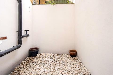 10a Thistlewaite Road, London, E5 0QQ