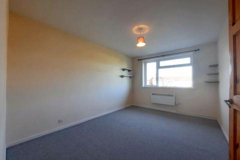 2 bedroom maisonette to rent, Peninsular Close, BEDFONT, TW14