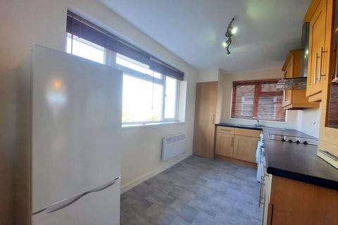 2 bedroom maisonette to rent, Peninsular Close, BEDFONT, TW14