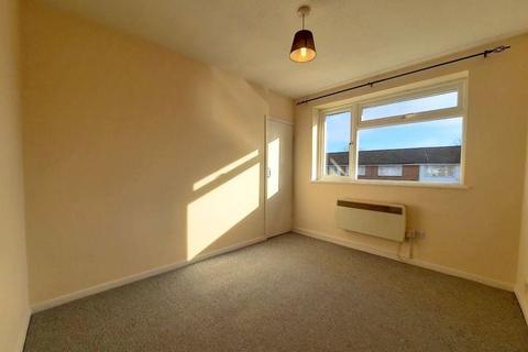 2 bedroom maisonette to rent, Peninsular Close, BEDFONT, TW14