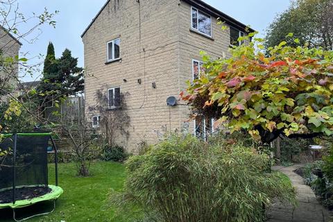 5 bedroom detached house for sale, Burns Court, Batley, WF17 9JZ