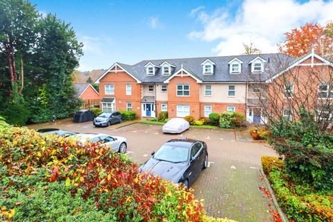 2 bedroom apartment for sale, Portsmouth Road, Surrey GU15