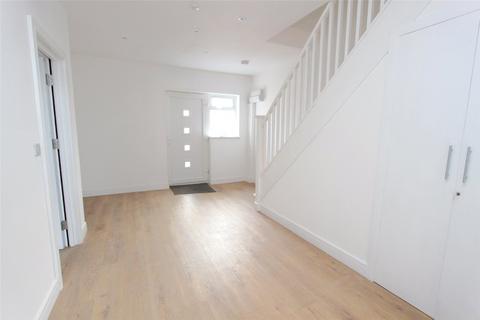 2 bedroom apartment to rent, Eastwood Road North, Leigh-on-Sea, Essex, SS9