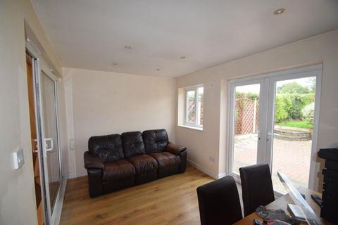 3 bedroom semi-detached house to rent, 58 Vineyard Road