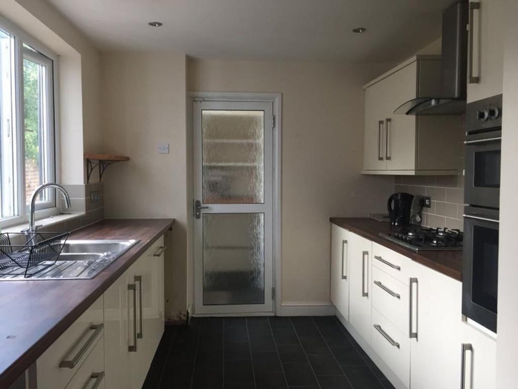 A modern kitchen with good natural light and cl...