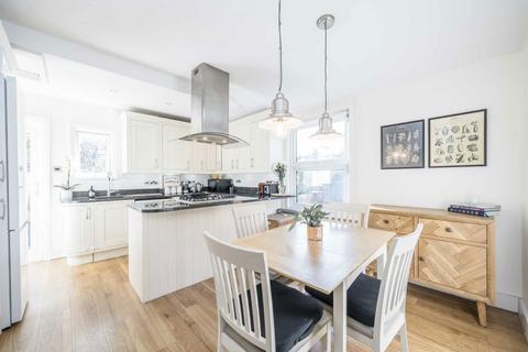 2 bedroom maisonette for sale, Burnbury Road, London SW12