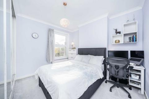 2 bedroom maisonette for sale, Burnbury Road, London SW12