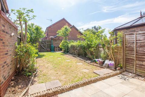 3 bedroom terraced house to rent, Boxberry Gardens, Walnut Tree, Milton Keynes