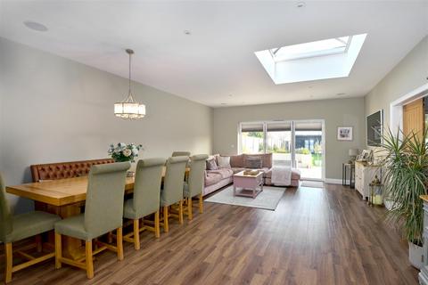 4 bedroom end of terrace house for sale, The Street, Diss IP22