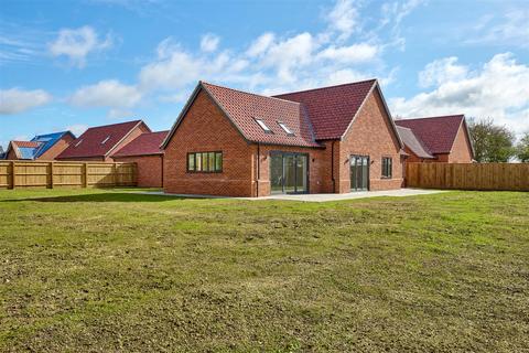 3 bedroom detached bungalow for sale, Winfarthing Road, Diss IP22