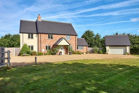 4 bedroom detached house for sale, Broadacre Drive, Attleborough NR17