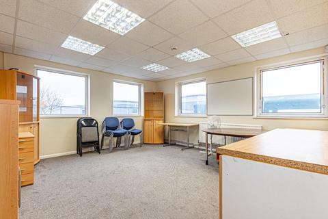 Office to rent, Cherrycourt Way, Leighton