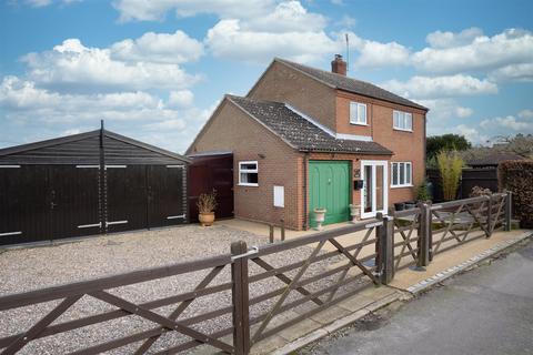 3 bedroom detached house for sale, The Street, Halesworth IP19