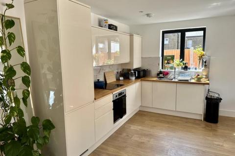 3 bedroom flat to rent, Mount Plesant Road, Tottenham, N17