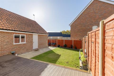 3 bedroom link detached house for sale, Buxton Way, Halesworth IP19