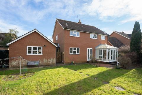 4 bedroom detached house for sale, Peasenhall Road, Halesworth IP19