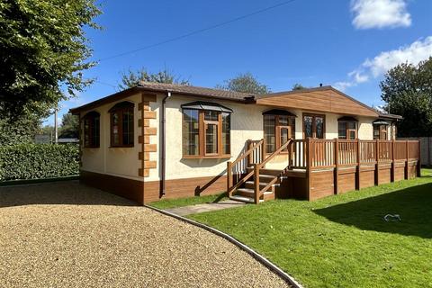 3 bedroom mobile home for sale, Little Lakeland Caravan Park, Harleston IP20