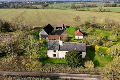 4 bedroom detached house for sale, Poppys Lane, Diss IP21