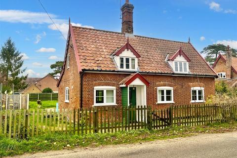 2 bedroom detached house for sale, Church Road, Bungay NR35