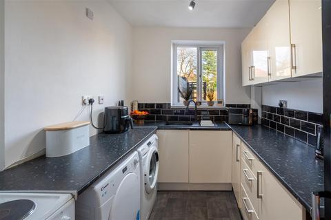 3 bedroom semi-detached house for sale, Kirkfield Lane, Leeds LS14