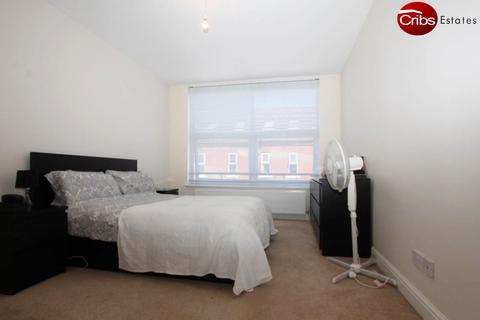 3 bedroom flat to rent, London, SW19