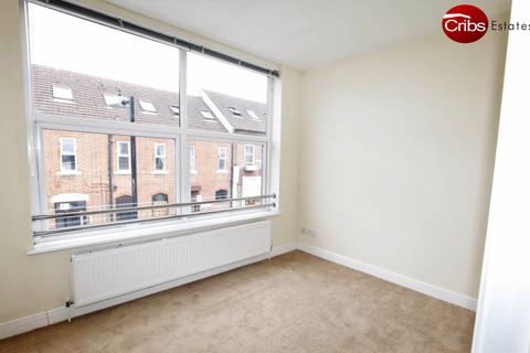 3 bedroom flat to rent, London, SW19