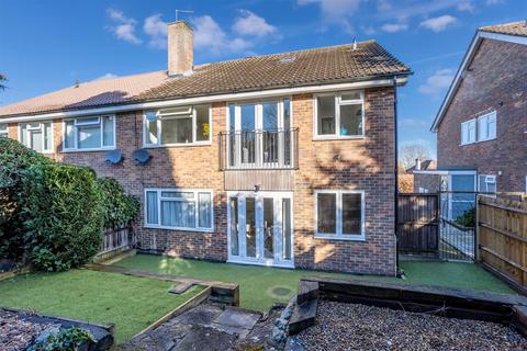 19 Castleton Close, Banstead, SM7 2JN