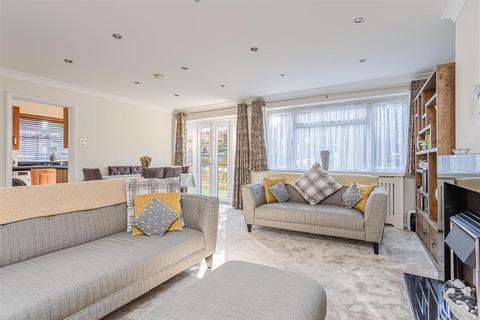 19 Castleton Close, Banstead, SM7 2JN