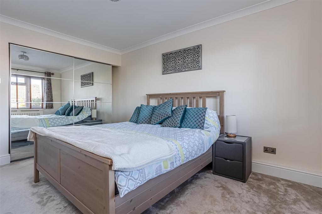 Flat-castleton-close-banstead-112.jpg