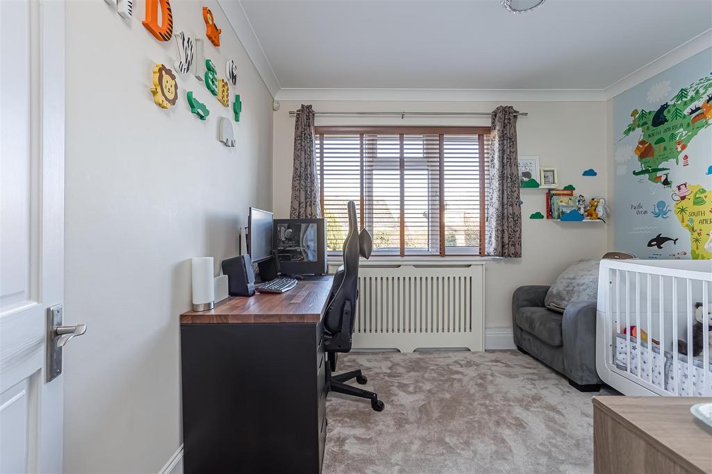 Flat-castleton-close-banstead-108.jpg